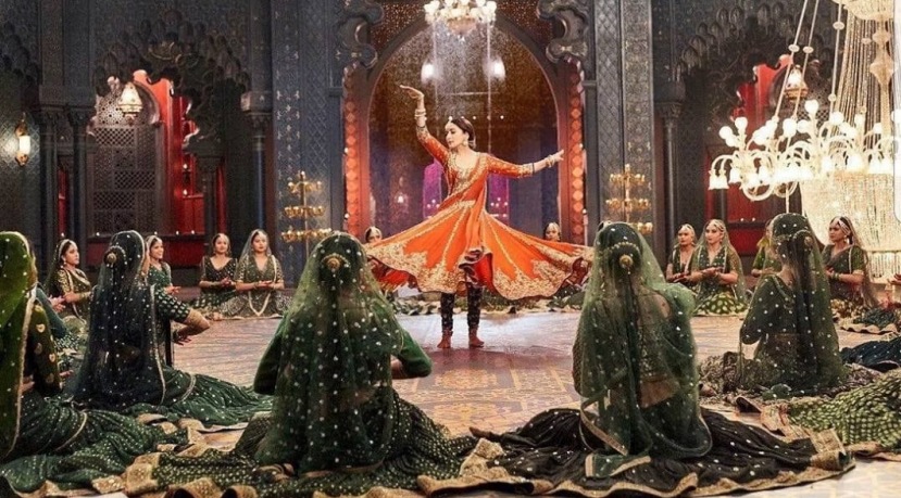 रिपोर्ट्सनुसार, 'कलंक'चा सेट तयार करण्यासाठी १५ कोटी रुपये खर्च करण्यात आले होते.