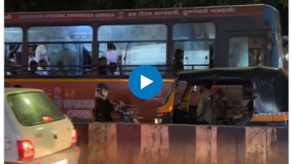 Pune girl blocked the way of rickshaw going in wrong direction taught a lesson to the rickshaw driver Video Viral Pune girl blocked the way of rickshaw going in wrong direction taught a lesson to the rickshaw driver Video Viral