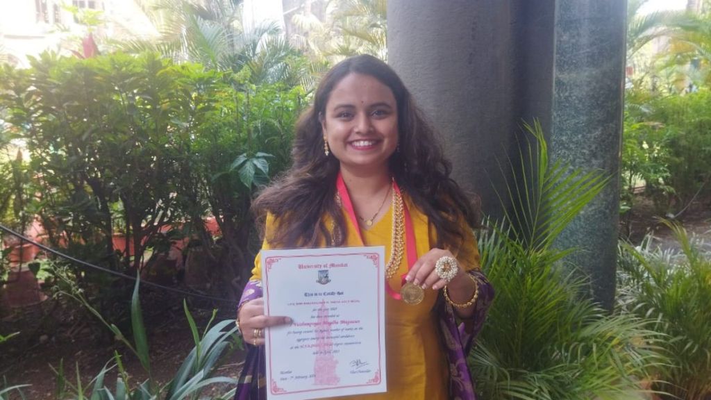 Singer Mugdha Vaishampayan awarded gold medal by Mumbai University