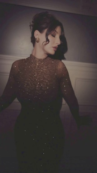 nora-fatehi-in-shimmery-bodycon-dress