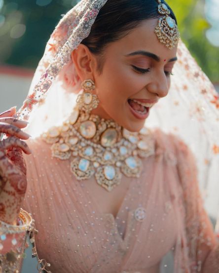 rakul preet singh jackky bhagnani wedding rakul shared new romantic photos of wedding and chudas