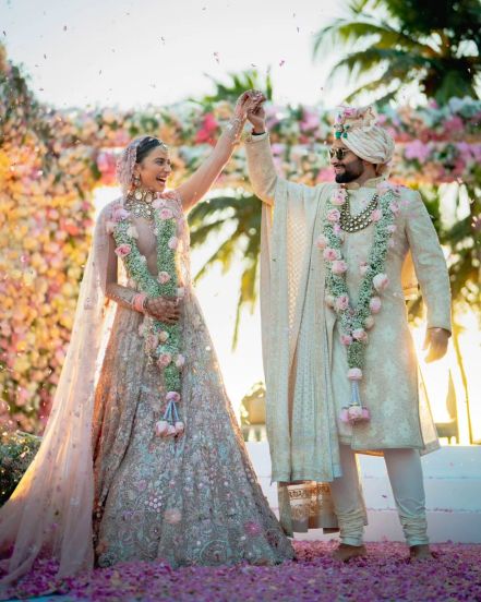 rakul preet singh jackky bhagnani wedding rakul shared new romantic photos of wedding and chudas