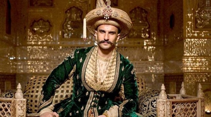 'बाजीराव मस्तानी' चित्रपटाच्या शूटिंगसाठी फिल्मसिटीमध्ये २२ मोठे सेट बांधण्यात आले होते.