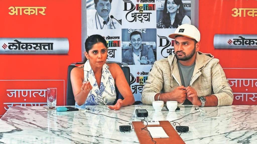 siddharth chandekar and sai tamhankar visited koksatta office for sridevi prasanna movie pranmotion zws 70 siddharth chandekar and sai tamhankar visited koksatta office for sridevi prasanna movie pranmotion zws 70