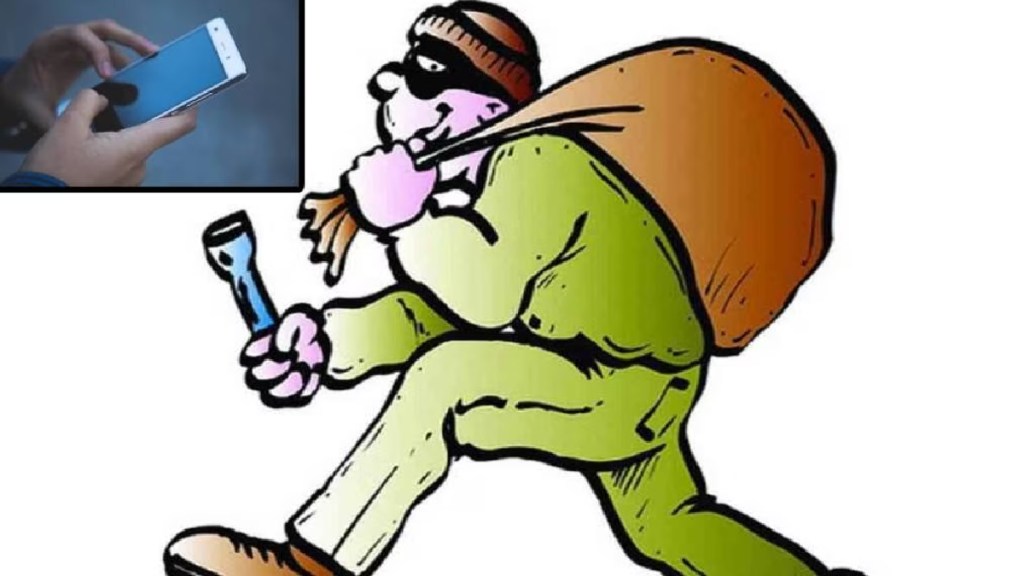 pune, Former cricketer, Kedar Bhave, mobile stolen, thieves, two wheeler,
