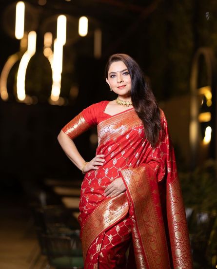 sonalee-kulkarni-in-red-banarasi-saree 