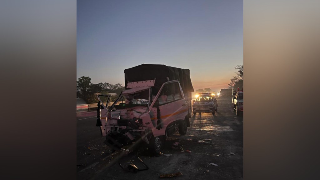 accident Mumbai Pune Expressway two died Aundhe bridge