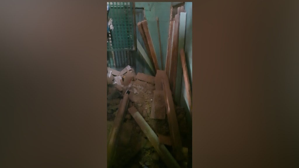 pune, wall of old wada, collapsed, budhwar peth, Firefighters, Save, 2 persons,lives,