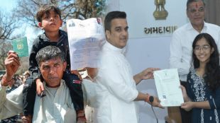 18 Pakistanis settled in Ahmedabad get Indian citizenship