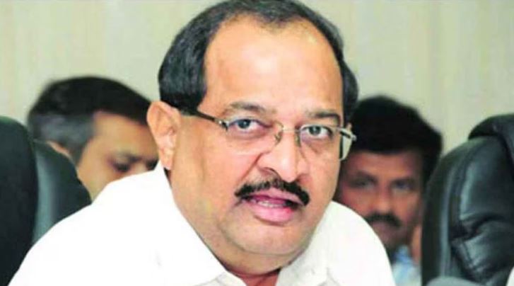 लोकसभा निवडणुकीच्या दृष्टीने ते संघटनात्मक आढावा घेत आहेत, असे विखे पाटील यांनी सांगितले.