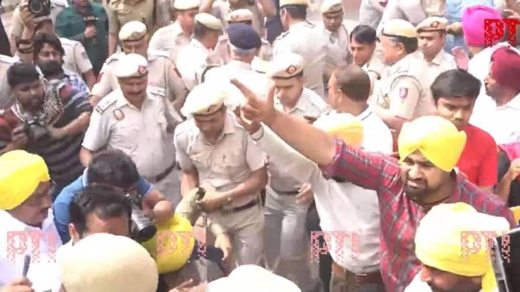 Delhi aap
