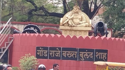 statue of Gond raje Bakt Buland Shah the founder of Nagpur city is Neglected by government