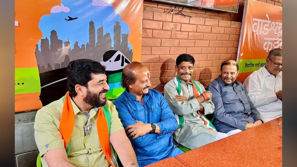 Discussion by Muralidhar Mohol Ravindra Dhangekar Vasant More at Wadeshwar Katta Pune