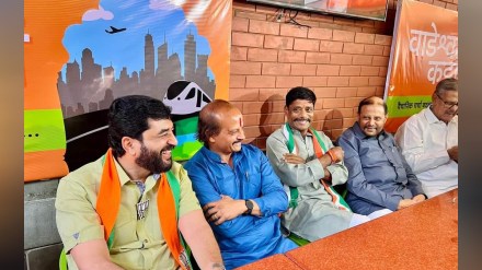 Discussion by Muralidhar Mohol Ravindra Dhangekar Vasant More at Wadeshwar Katta Pune Discussion by Muralidhar Mohol Ravindra Dhangekar Vasant More at Wadeshwar Katta Pune