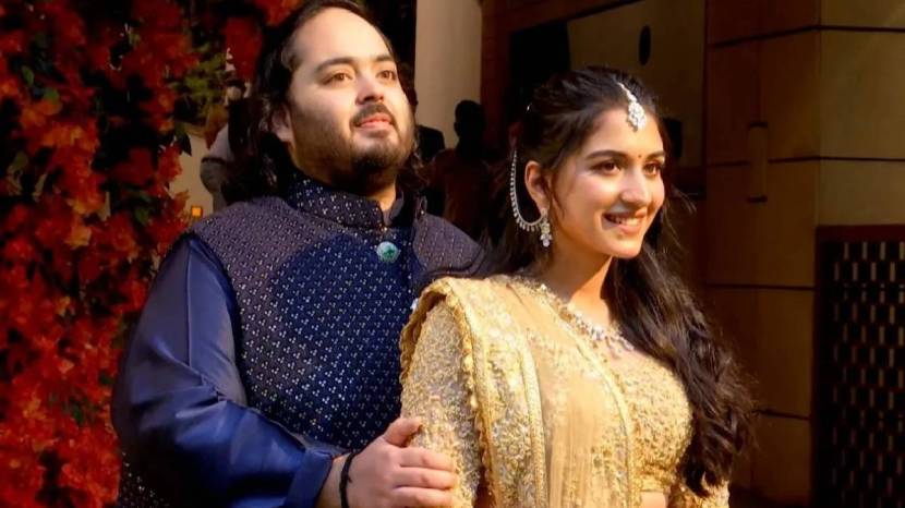 अनंत अंबानी व राधिका मर्चंट यांच्या प्री-वेडिंग सोहळ्याला हॉलीवूड, बॉलीवूडपासून उद्योग जगतातील आणि राजकारणी मंडळी उपस्थित राहिली होती. अजूनही या सोहळ्याचे फोटो आणि व्हिडीओ चर्चेत आहेत.