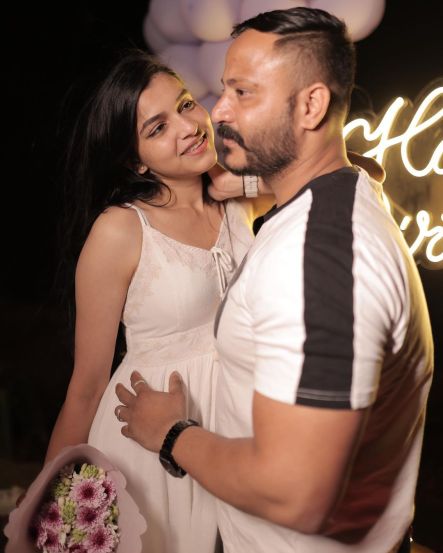 Prajakta Ghag Gulabi Sadi