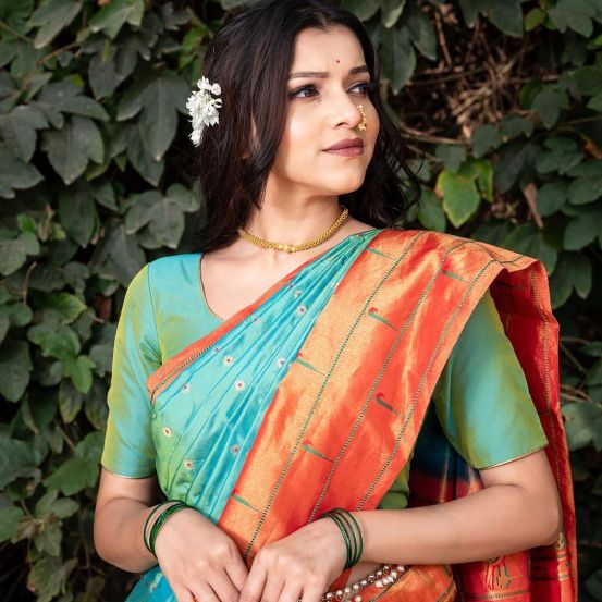 Prajakta Ghag Gulabi Sadi