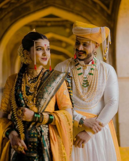 Prajakta Ghag Gulabi Sadi