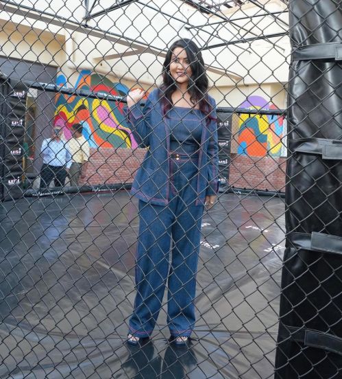 maharashtra deputy cm devendra fadanvis wife amruta fadanvis looking gorgeous in blue denim outfit see photos