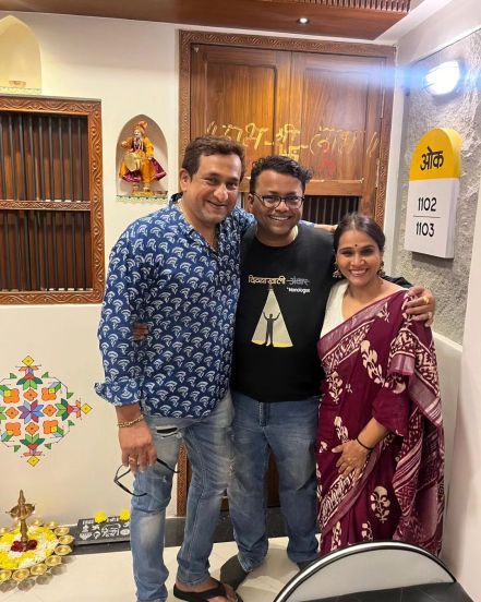 तसेच प्रसाद खांडेकरने सुद्धा इन्स्टाग्रामवर एक खास पोस्ट लिहिली आहे. प्रसाद व मंजिरीबरोबरचा फोटो शेअर करून त्याने लिहिलं आहे की, 