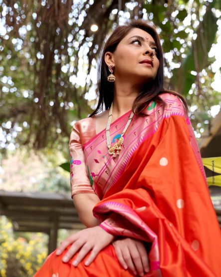 Sonalee Kulkarni Black Saree Look