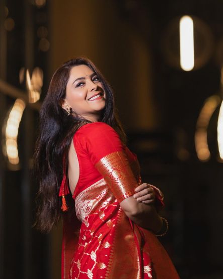 Sonalee Kulkarni Black Saree Look