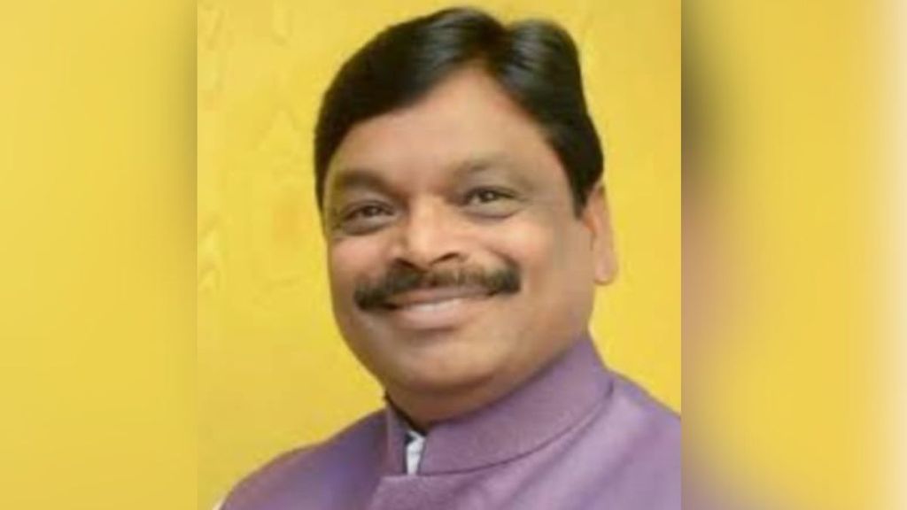 Revolt in Thackeray group in Ramtek Suresh Sakhare will fight as an independent Revolt in Thackeray group in Ramtek Suresh Sakhare will fight as an independent