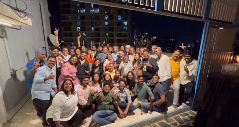 सध्या प्रसाद ओकेने हास्यजत्रेच्या टीमला दिलेल्या पार्टीची जोरदार चर्चा होतं आहे. (फोटो सौजन्य - प्रसाद ओके इन्स्टाग्राम)