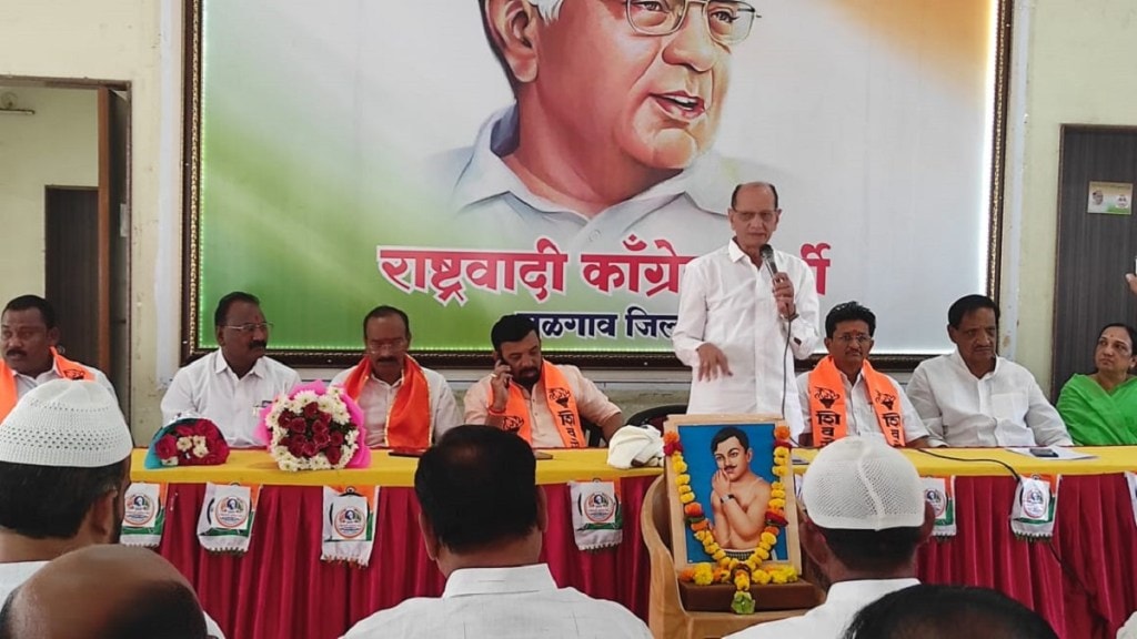 जळगाव लोकसभा निवडणुकीच्या पार्श्‍वभूमीवर महाविकास आघाडीतील घटकपक्षांच्या पदाधिकारी व कार्यकर्त्यांच्या बैठक (छायाचित्र - लोकसत्ता टीम)