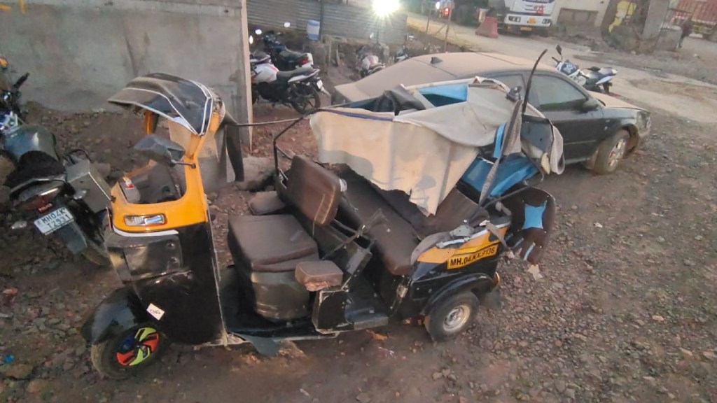 two dead three injured after a speeding rickshaw hits divider two dead three injured after a speeding rickshaw hits divider