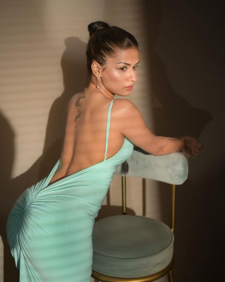 avneet-kaur-backless-dress