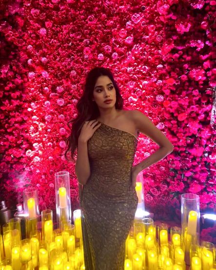 Janhvi kapoor visited tirumala tirupati on her birthday shared her south indian look photos