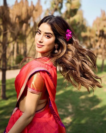 Janhvi kapoor visited tirumala tirupati on her birthday shared her south indian look photos