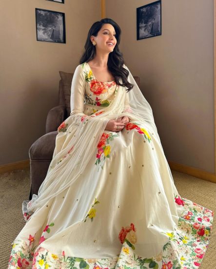 nora-fatehi-traditional-look
