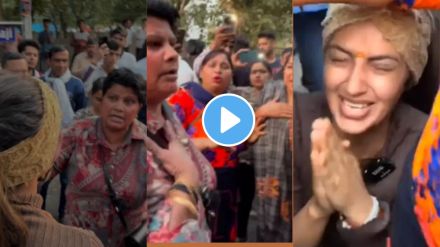 Vada Pav Girl in delhi Fight With a Woman Vada Pav Girl in delhi Fight With a Woman