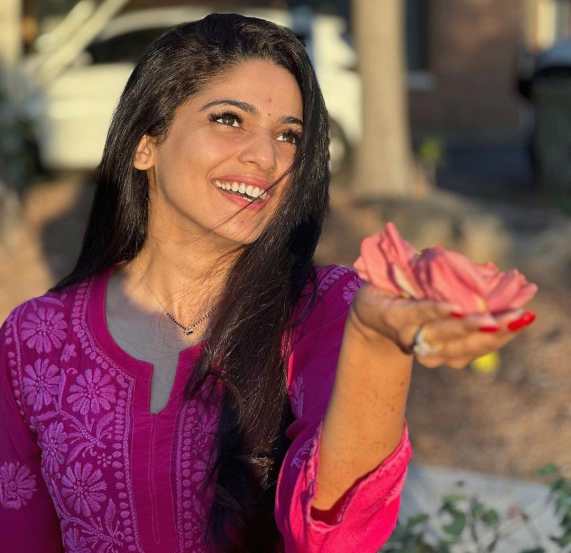 pooja sawant shares holi special photos on social media