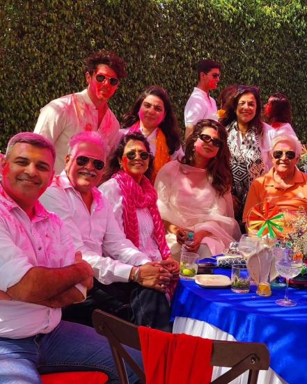 priyanka-chopra-nick-jonas-malti-marie-holi-in-india