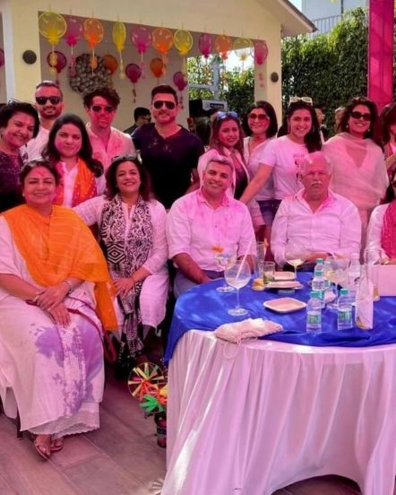 priyanka-chopra-nick-jonas-malti-marie-holi-in-india