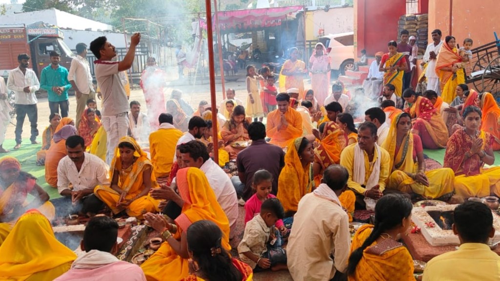 religious activities by bjp workers for victory of lok sabha candidate sudhir mungantwar