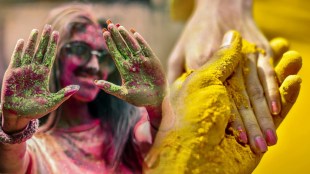 tips-to-clean-nails-after-holi