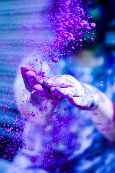tips-to-clean-nails-after-holi 
