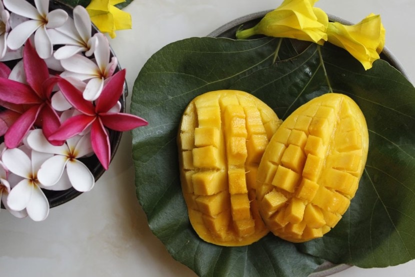 Science Behind why mangoes should be soaked in water before eating
