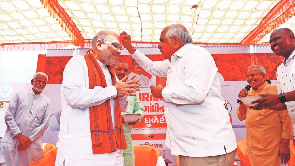 various political leaders celebrate holi festival