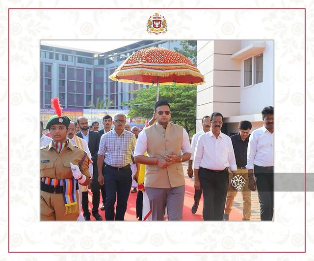 वाडियार राजघराणे: वाडियार हे भारतातील शाही वंशातील सर्वात श्रीमंत वंशजांपैकी एक आहेत. दिवंगत महाराज श्रीकांतदत्त नरसिंहराज वाडियार आणि राणी प्रमोदा देवी यांना कोणतीही संतान नव्हती. यासाठी राणी प्रमोदा देवींनी आपल्या पतीच्या मोठी बहिणीचा मुलगा यदुवीर यांना दत्तक घेतले आणि वाडियार राजघराण्याचा वारस बनवले. स्कूपहूप अहवालानुसार, १०,००० कोटी रुपयांच्या अंदाजे संपत्तीसह यदुवीर आणि त्यांचे कुटुंब म्हैसूर पॅलेसमध्ये राहतात. याव्यतिरिक्त ते रॉयल सिल्क ऑफ म्हैसूर, एक प्रसिद्ध रेशीम ब्रँडचे मालक सुद्धा आहेत.