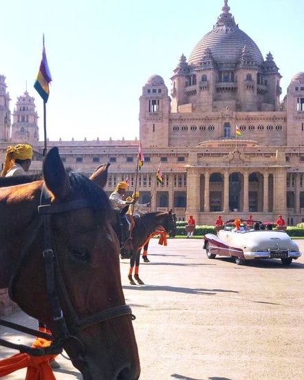 जोधपूरचे राजघराणे: जोधपूरमधील हे सर्वात मोठे राजघराणे म्हणून ओळखले जाते. या राजघराणांचे वंशज गज सिंह यांच्याकडे उम्मेद नावाचे एक भवन आहे. या महालाला जागतिक स्तरावरील सर्वात मोठ्या खाजगी निवासस्थानांपैकी एक म्हणून सन्मानित केले आहे. याशिवाय त्यांच्याकडे अनेक किल्ले आहेत.