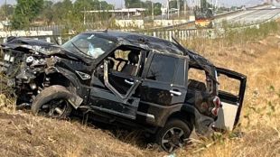 Accident on Samriddhi highway in Sinnar taluka two dead three seriously