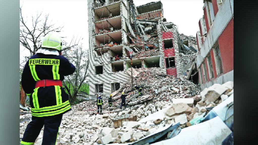 Russian missile attack kills 13 in Ukraine