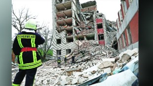 Russian missile attack kills 13 in Ukraine