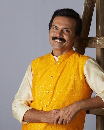मिलिंद गवळी सोशल मीडियावर खूप सुंदर आणि वाचनीय अशा पोस्ट शेअर करत असतात.