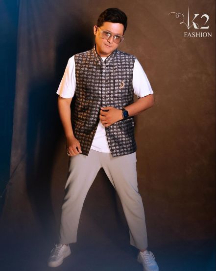 Nach Ga Ghuma Actress Khun Dress Look